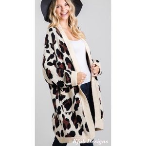GeeGee Luxe Leopard Print Front Pocket Cardigan Sweater Size Medium Brand New